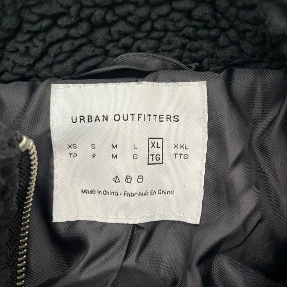 Urban Outfitters Black and Cream Sherpa Jacket - Picture 3 of 3